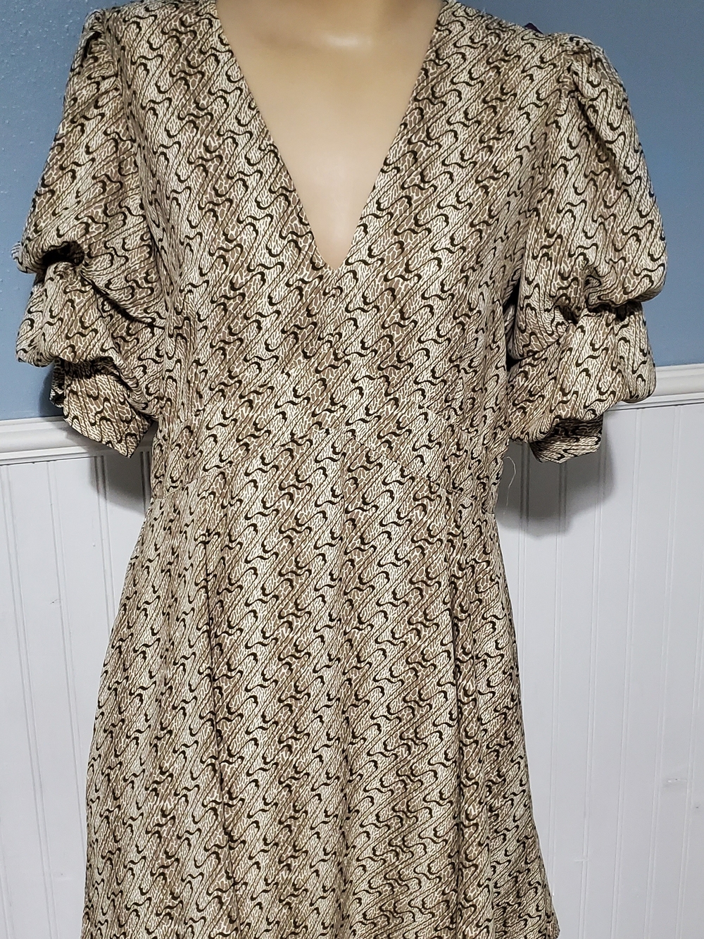 1. State Beige and Black Wave-Print Puff Sleeve Dress